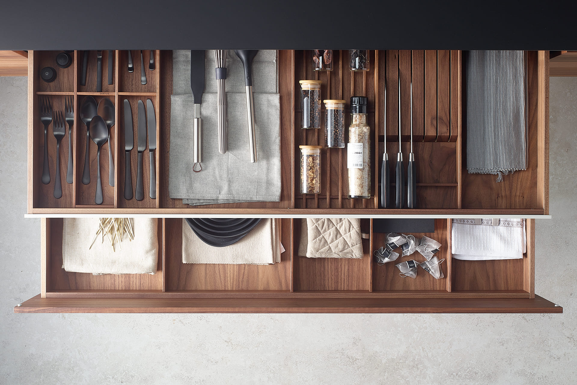 Santos kitchen furniture: large-capacity drawers and double drawers